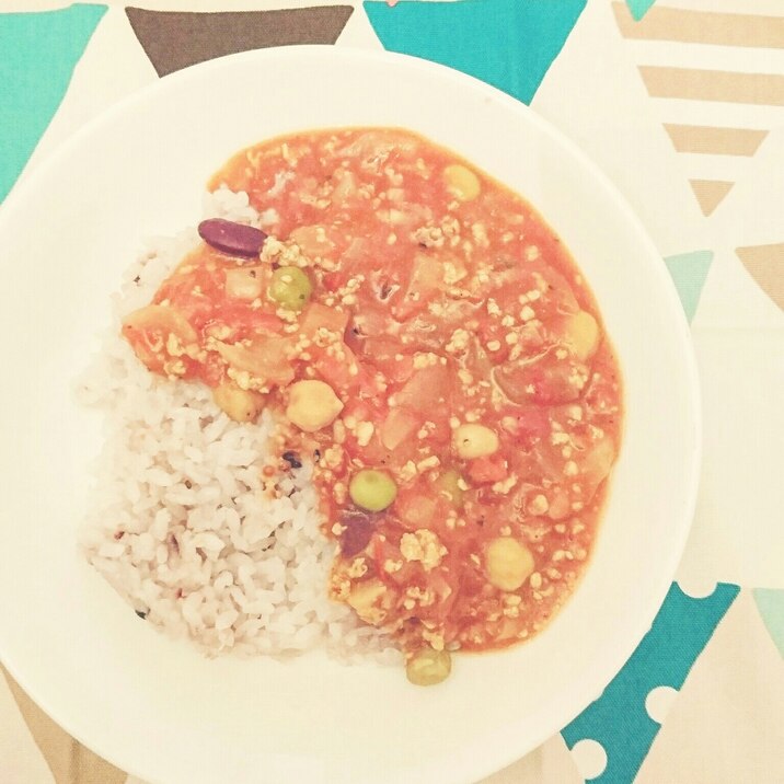 トマトとビーンズのキーマカレー